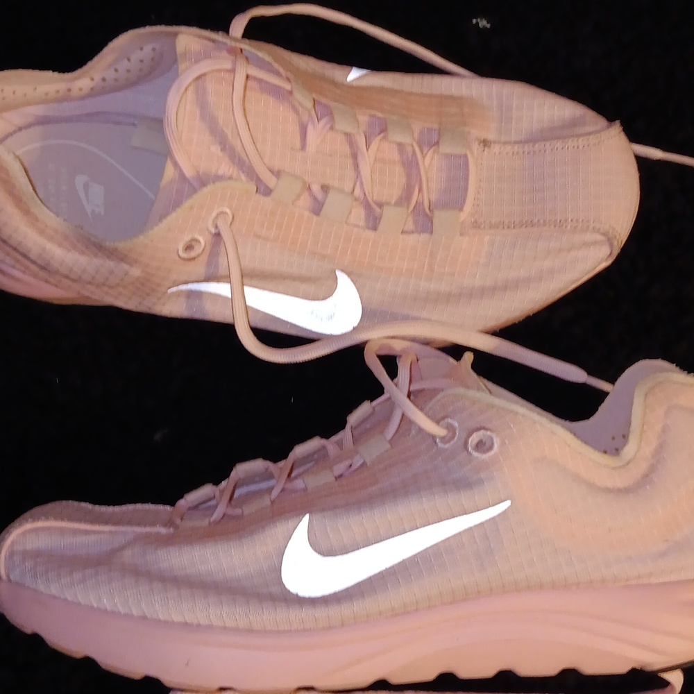 NIKE WOMENS SNEAKERS